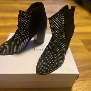 Black ankle boots with rhinestones. Zipper in the back.